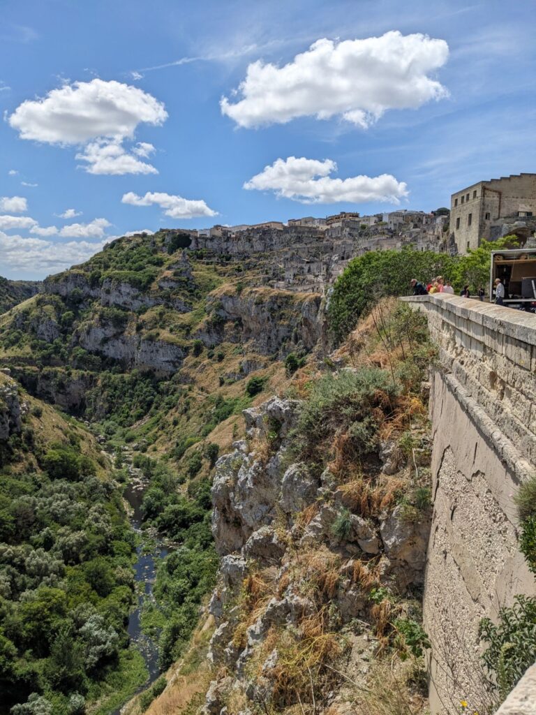 イタリア1人旅/女一人旅/南イタリア/ツアー参加/1人参加/アルベロベッロからマテーラへ/HISツアー