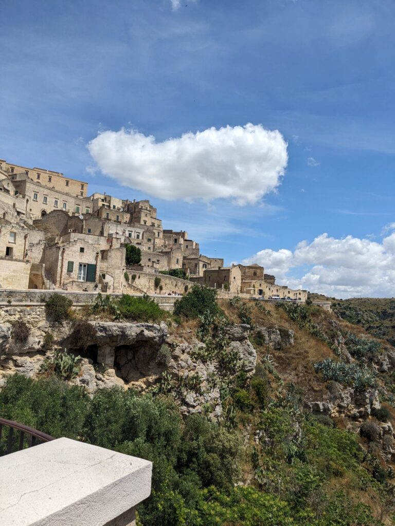 イタリア1人旅/女一人旅/南イタリア/ツアー参加/1人参加/アルベロベッロからマテーラへ/HISツアー