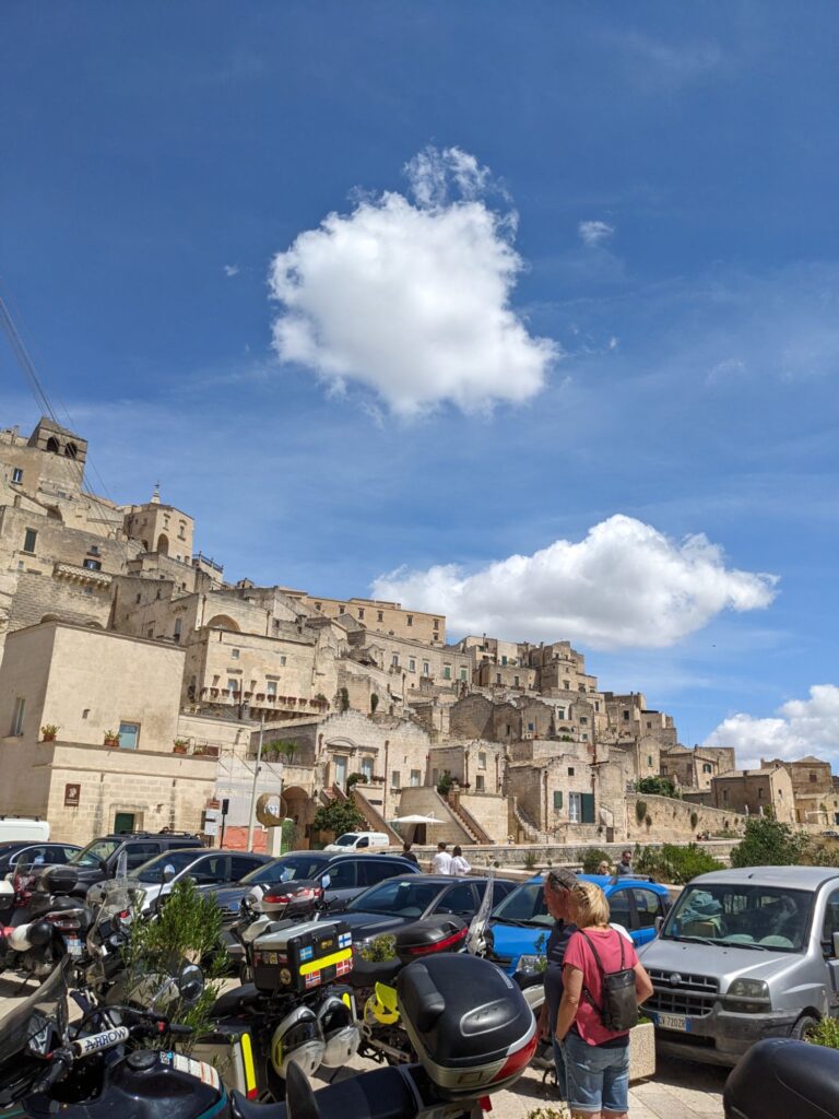 イタリア1人旅/女一人旅/南イタリア/ツアー参加/1人参加/アルベロベッロからマテーラへ/HISツアー