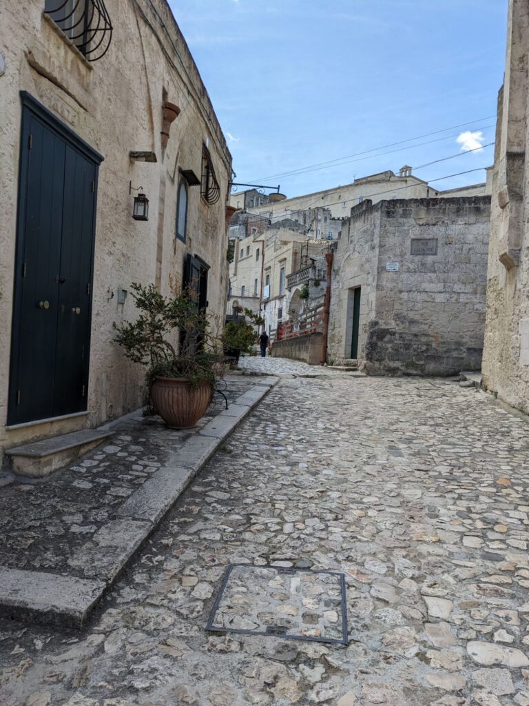 イタリア1人旅/女一人旅/南イタリア/ツアー参加/1人参加/アルベロベッロからマテーラへ/HISツアー