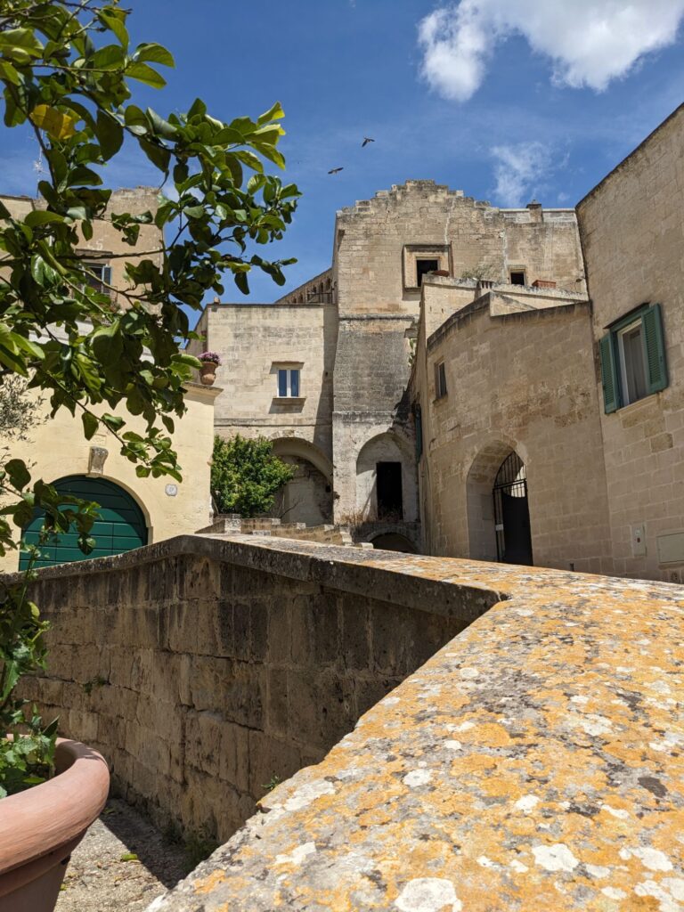 イタリア1人旅/女一人旅/南イタリア/ツアー参加/1人参加/アルベロベッロからマテーラへ/HISツアー