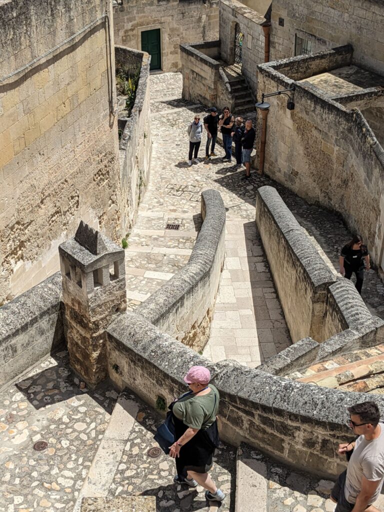 イタリア1人旅/女一人旅/南イタリア/ツアー参加/1人参加/アルベロベッロからマテーラへ/HISツアー