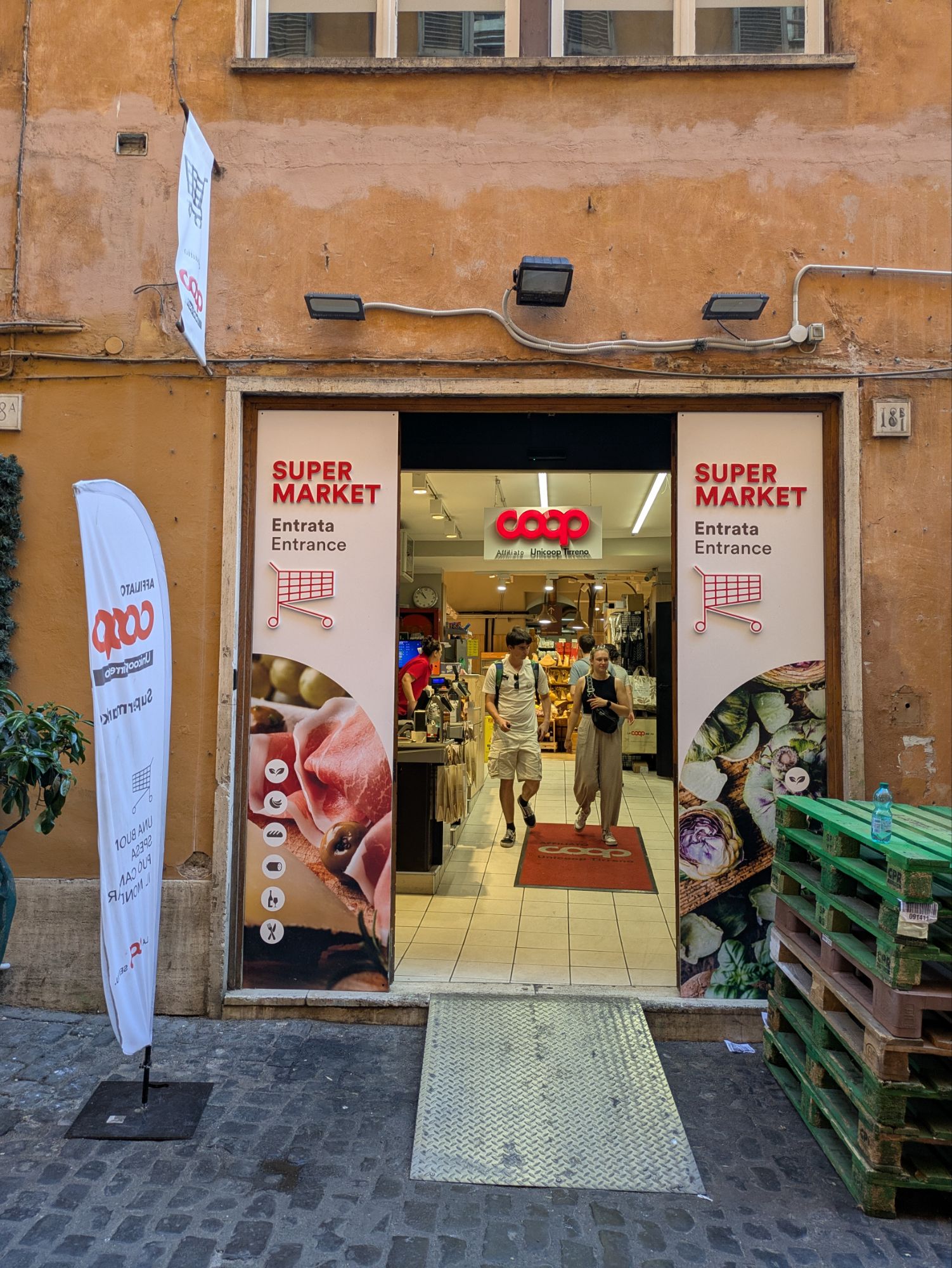 イタリア1人旅/女一人旅/南イタリア/ツアー参加/1人参加/ローマ自由行動/HISツアー/ナヴォーナ広場近く/COOP