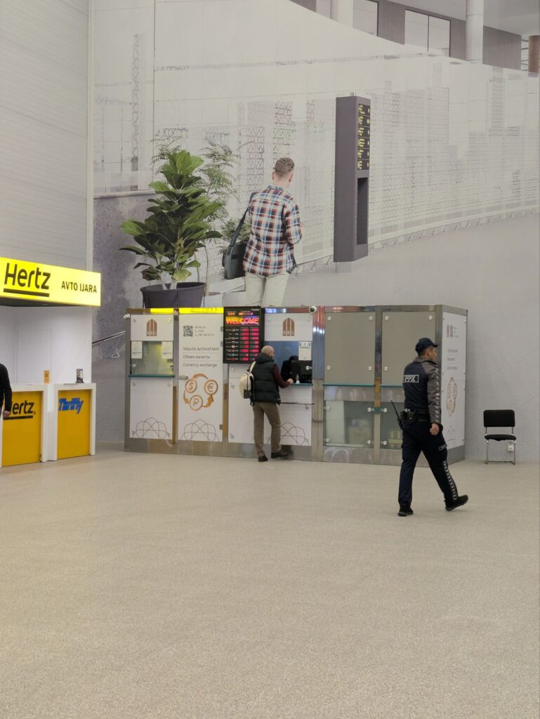 ウズベキスタン/タシケント空港/両替所