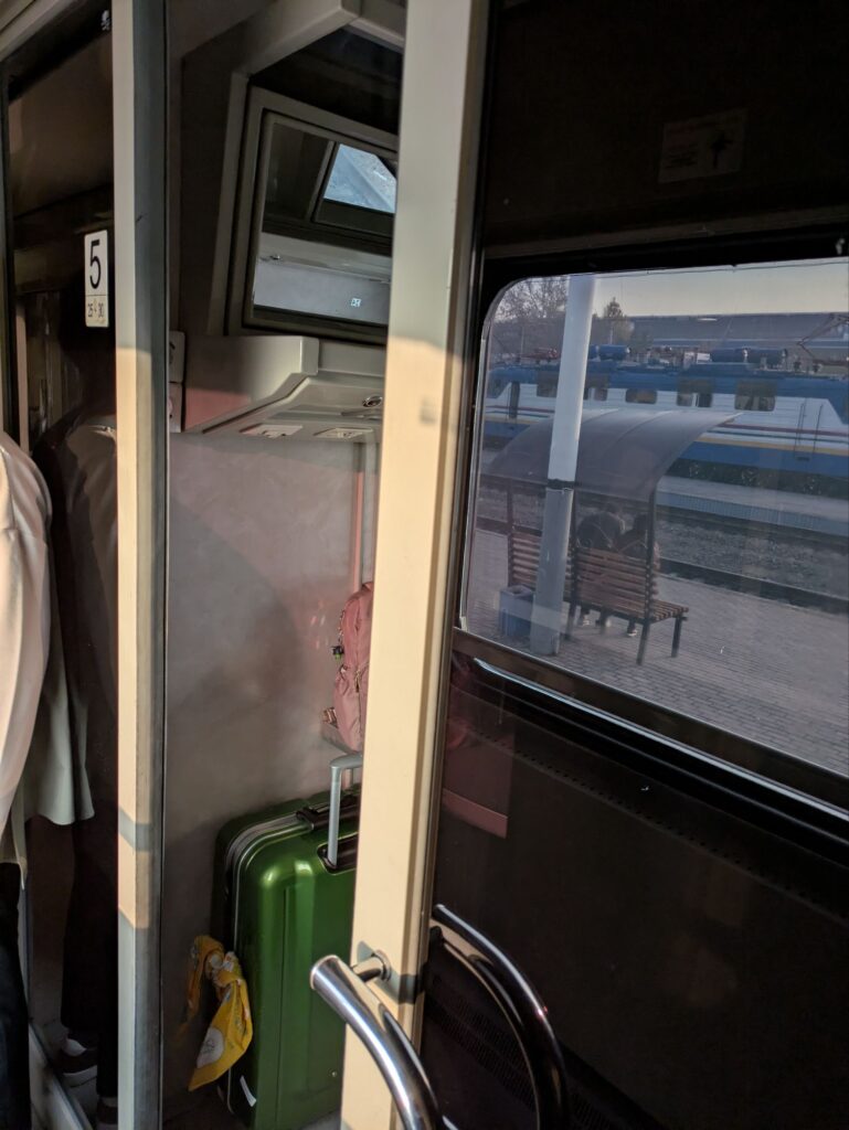 ウズベキスタン/ナサフ号/タシケントからサマルカンドへ