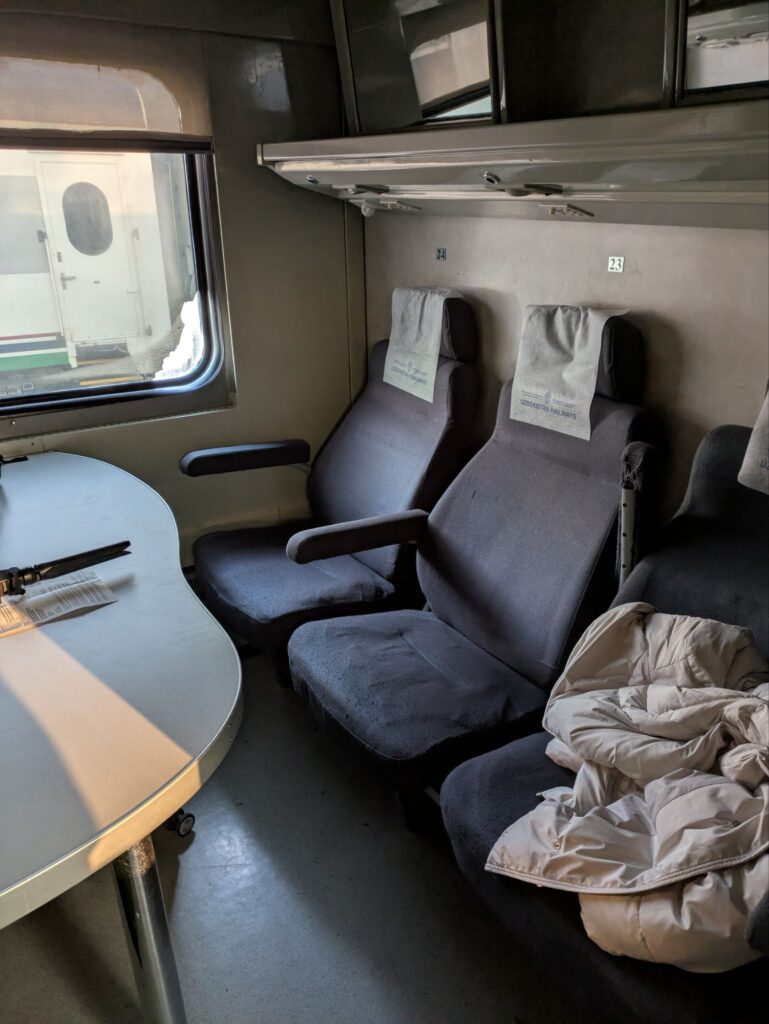 ウズベキスタン/ナサフ号/タシケントからサマルカンドへ