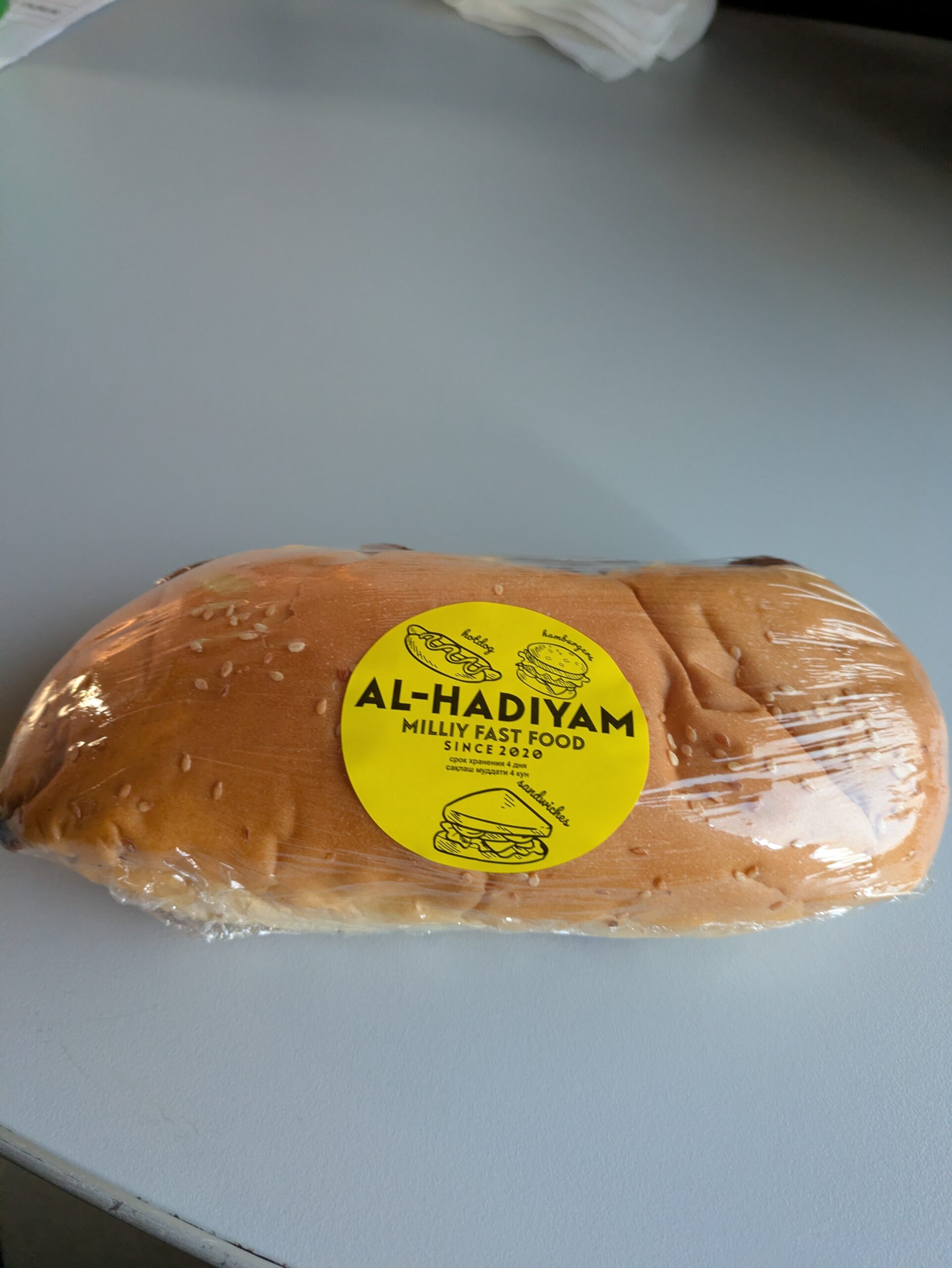 タシケント駅で売っていたパン