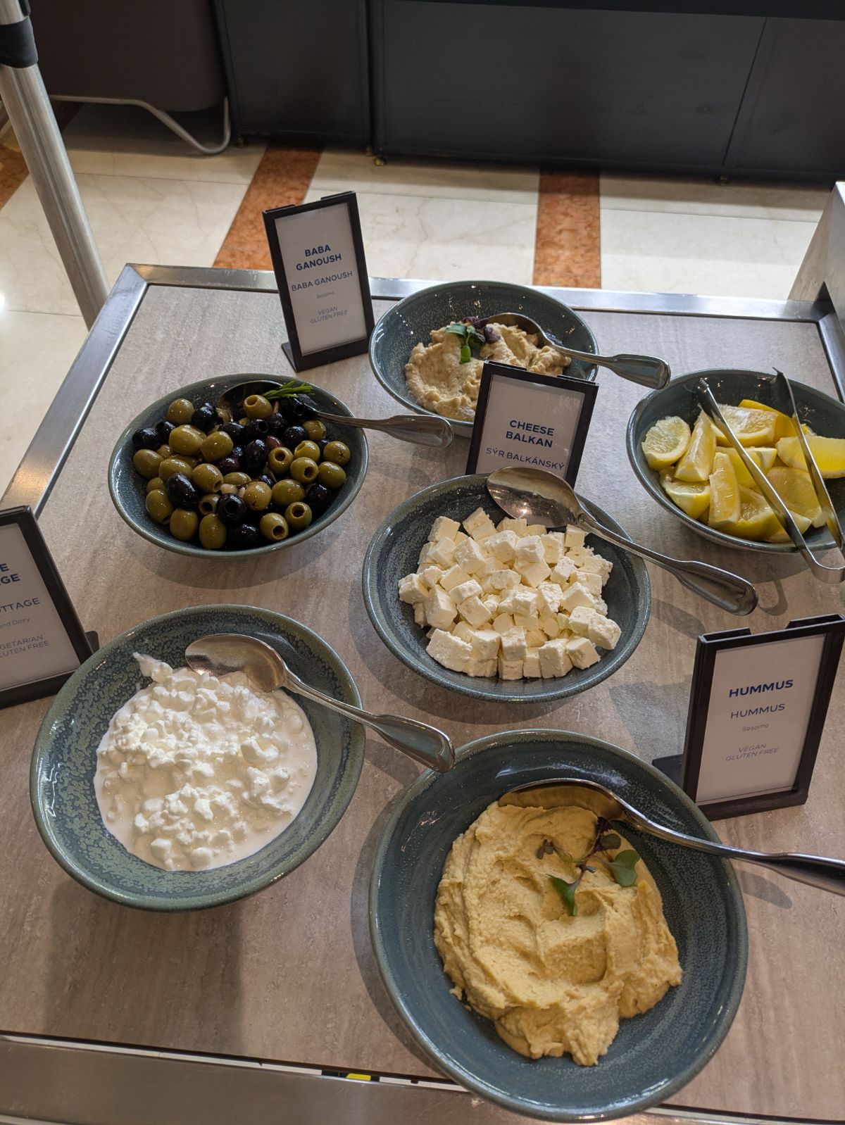 ヒルトンプラハアトリウム Hilton Prague Hotel 朝食バイキング 中欧旅行