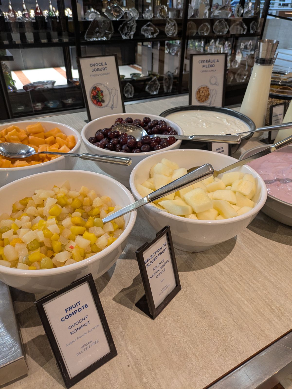 ヒルトンプラハアトリウム Hilton Prague Hotel 朝食バイキング 中欧旅行